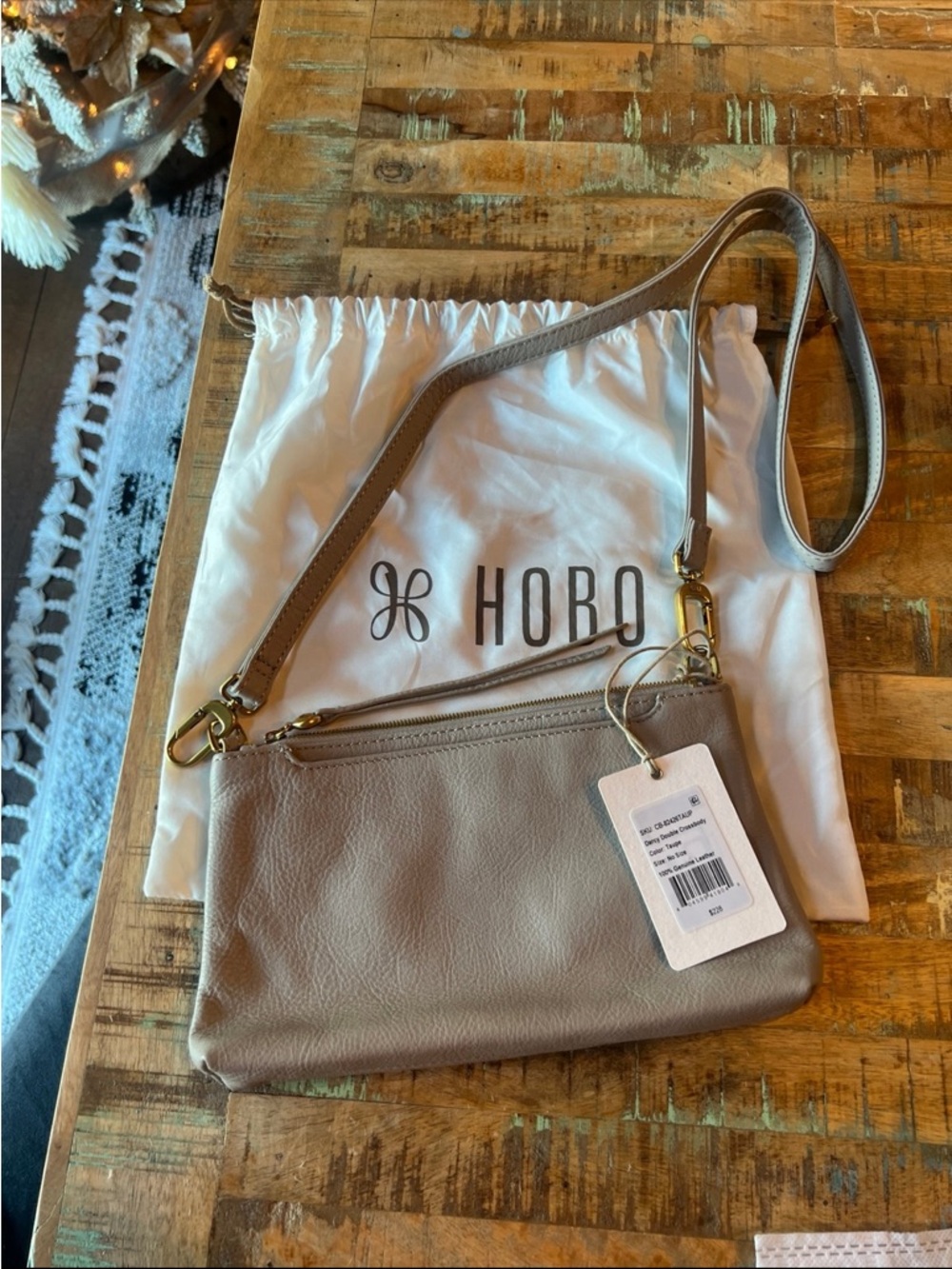 HOBO Taupe Leather Crossbody with Gold Hardware NWT and Dustbag
Firm Price.